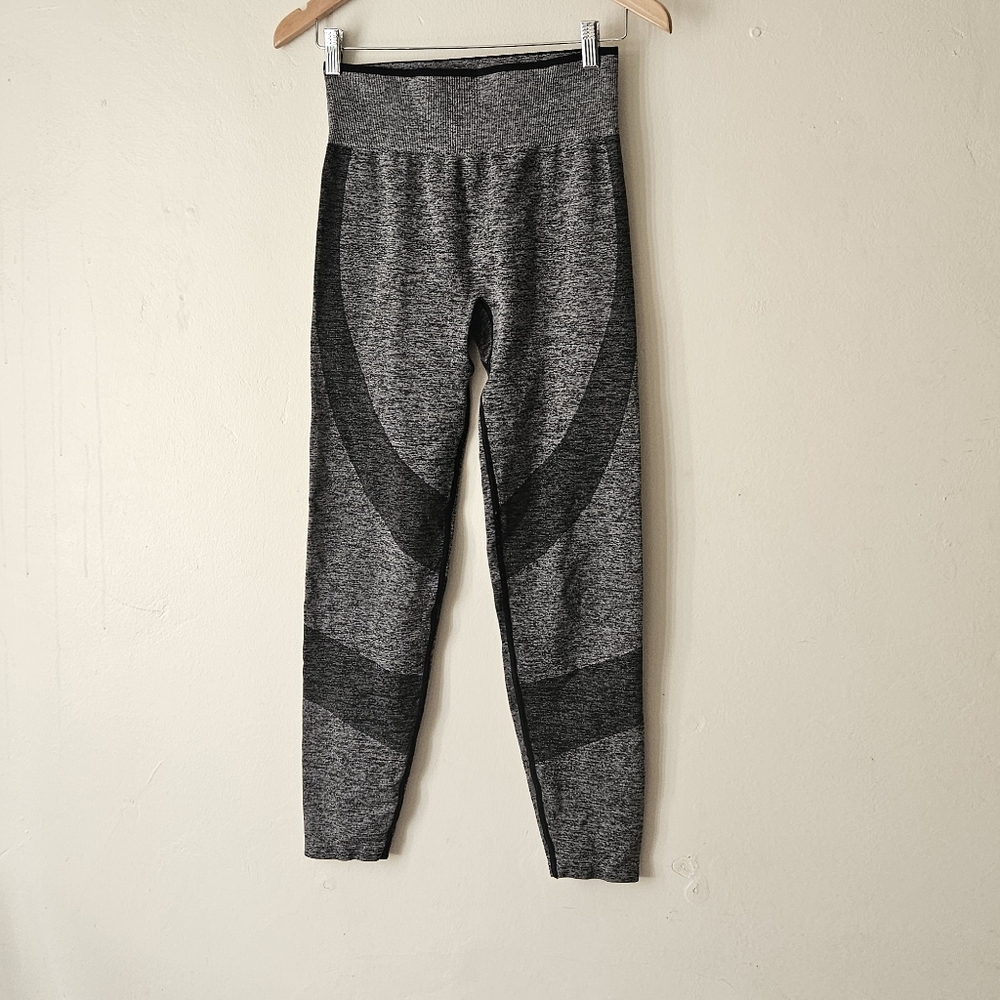 TODAY SALE Pink Victoria's Secret Seamless Gray Leggings size medium